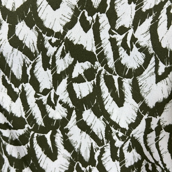 Jach’s Girlfriend Blouse Sz M Olive & Cream Polyester Button Front 3/4 Like New - Picture 8 of 12